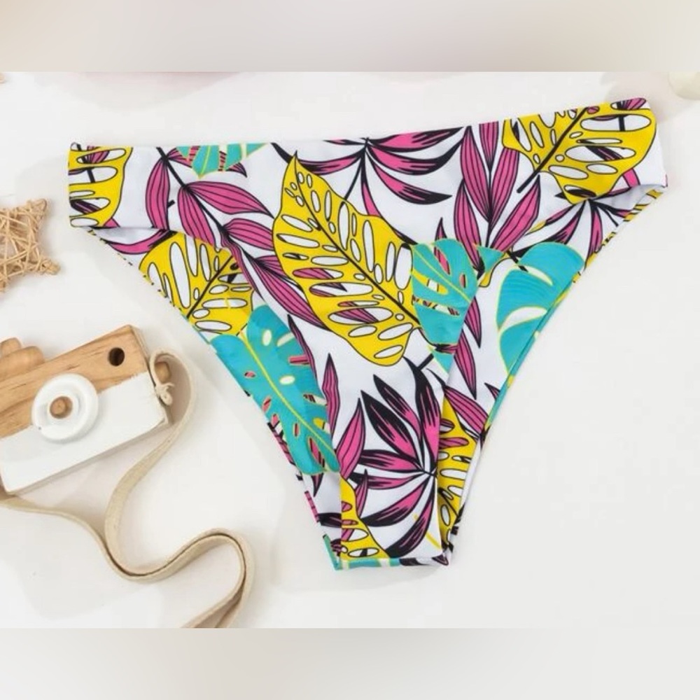 SHEIN. Size M. Tropical Print Bikini Bottom.